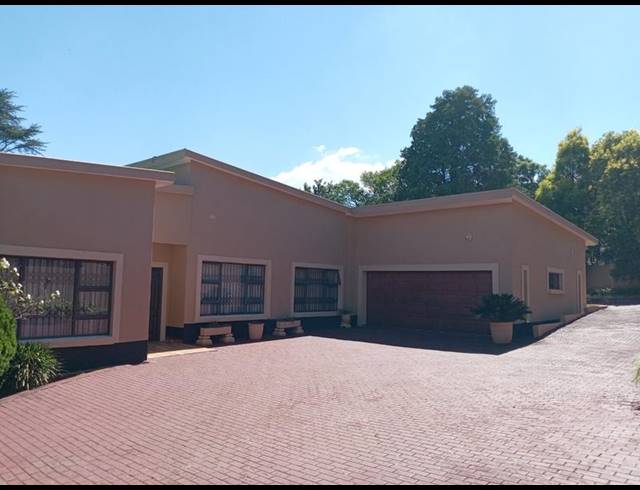 5 BEDROOM HOUSE FOR SALE IN SIGNAL HILL